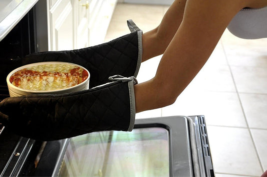 3 Perfect Oven Gloves for Your Home Cooking in 2020 - Grill Armor Gloves - Heat Resistant Oven Gloves