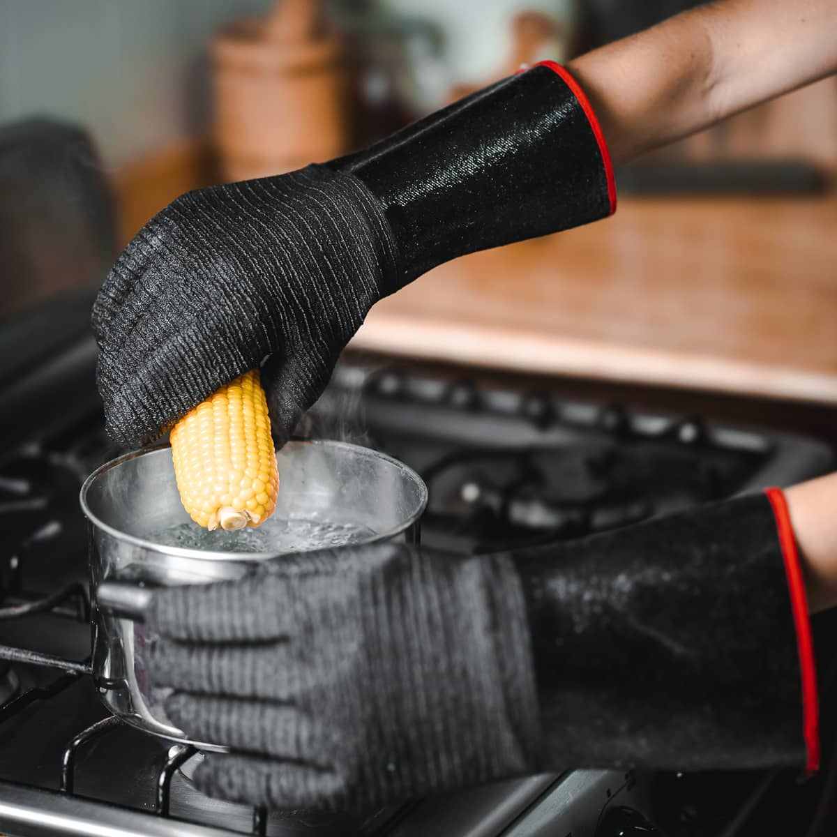 https://www.grillarmorgloves.com/cdn/shop/products/N4A0406-compressed.jpg?v=1694196758alt=