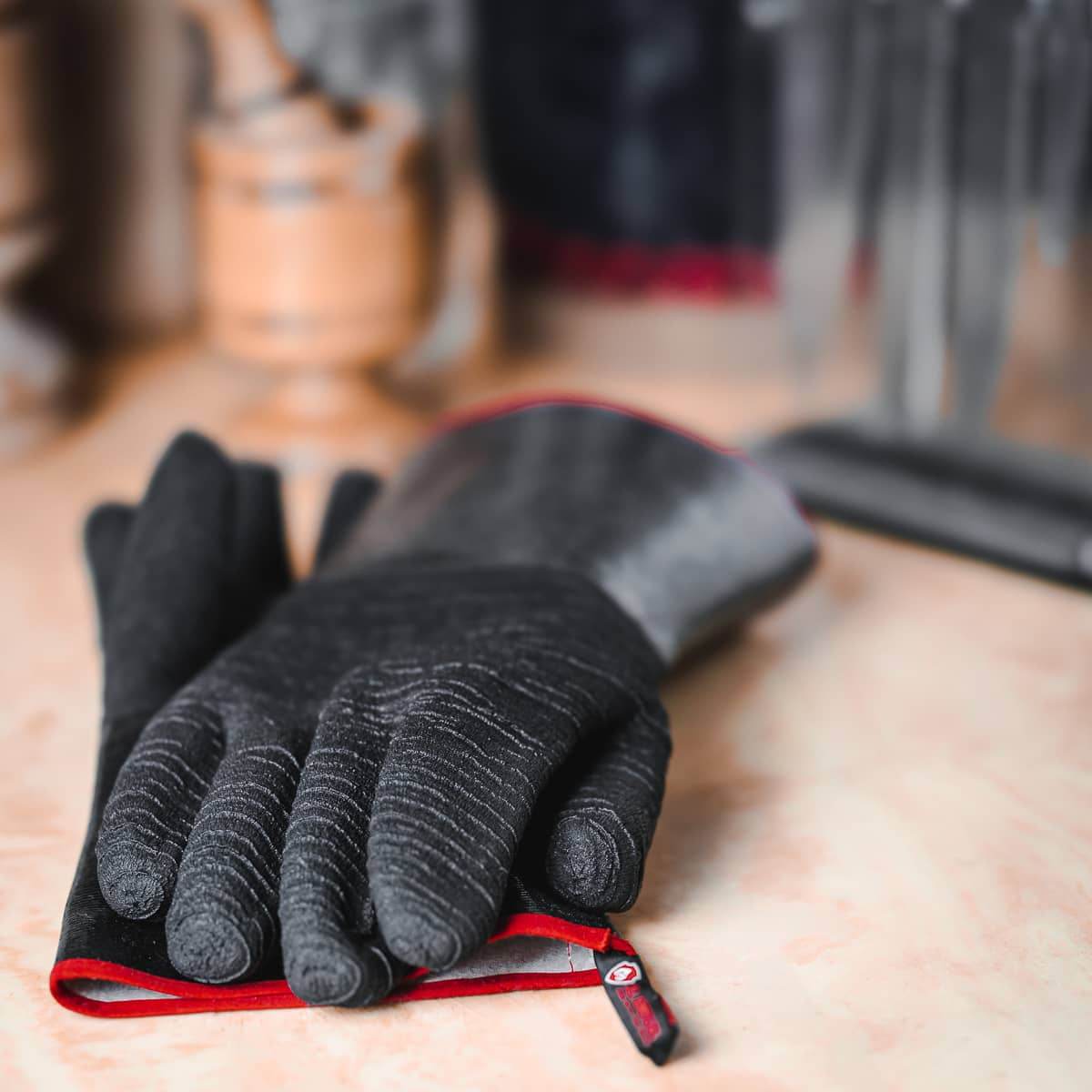 https://www.grillarmorgloves.com/cdn/shop/products/N4A0497-Edit-compressed_0ea69530-786e-4b7c-b1c1-329bddd8fab4.jpg?v=1694196758alt=