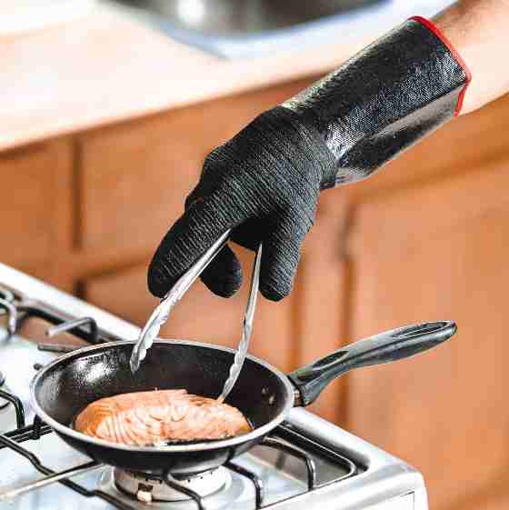 https://www.grillarmorgloves.com/cdn/shop/products/img1-compressed_1.jpg?v=1694196758alt=